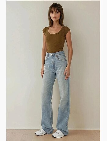 Top corto de canalé slim fit con escote redondo hiccup
