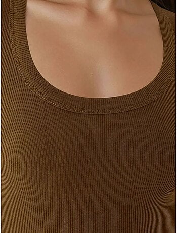 Top corto de canalé slim fit con escote redondo hiccup