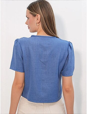 Top corto texturizado de mezcla de lino con cuello de pico bdart