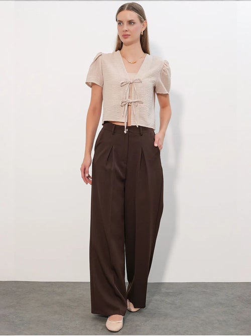 Top corto texturizado de mezcla de lino con cuello de pico bdart - Kiabi Top corto texturizado de mezcla de lino con cuello de pico bdart - Kiabi