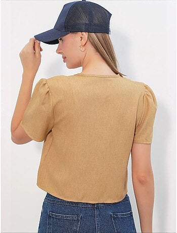 Top corto texturizado de mezcla de lino con cuello de pico bdart