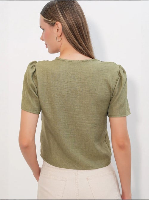 Top corto texturizado de mezcla de lino con cuello de pico bdart - Kiabi Top corto texturizado de mezcla de lino con cuello de pico bdart - Kiabi