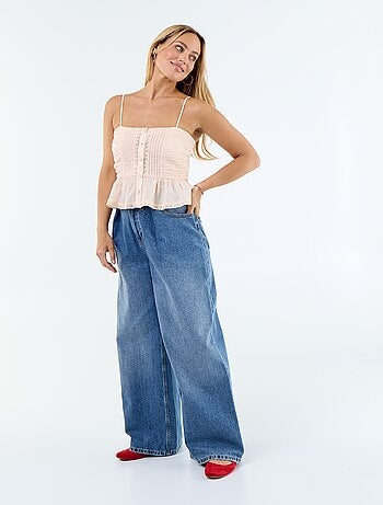 Top cropped de tirantes finos