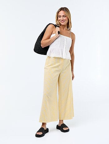 Top cropped de tirantes finos