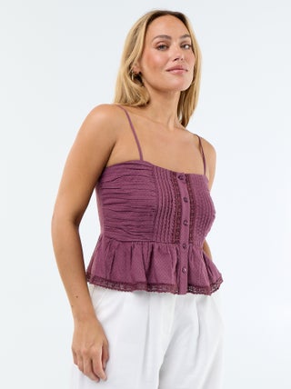 Top cropped de tirantes finos