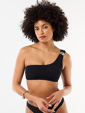 Top de bikini asimétrico con joya dorada