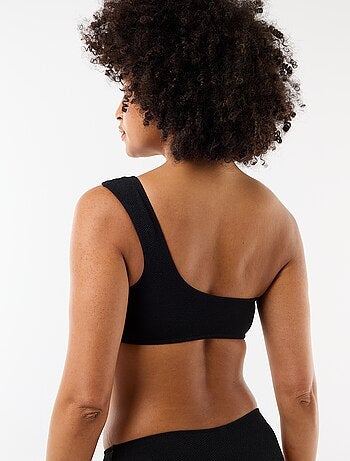 Top de bikini asimétrico con joya dorada