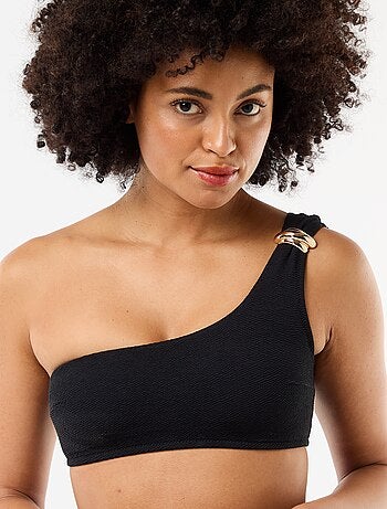 Top de bikini asimétrico con joya dorada