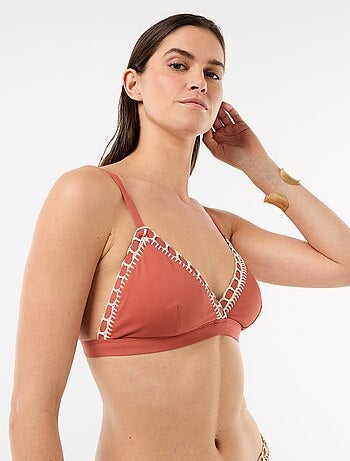 Top de bikini triángulo con bordes de macramé