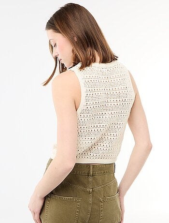 Top de croché calado con sisas amplias