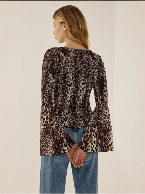 Top de cuello barco con estampado animal y detalle fruncido hiccup - Kiabi Top de cuello barco con estampado animal y detalle fruncido hiccup - Kiabi
