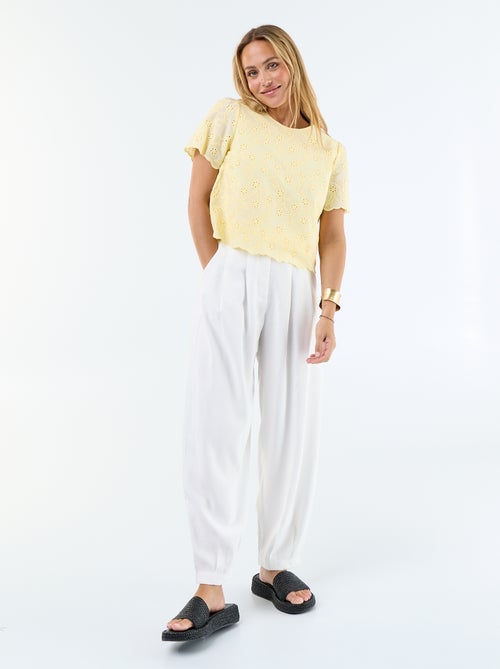 Top de manga corta con bordados ingleses en algodón liso - Kiabi