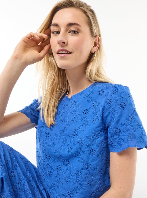 Top de manga corta con bordados ingleses en algodón liso - Kiabi