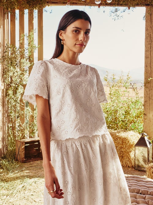 Top de manga corta con bordados ingleses en algodón liso - Kiabi