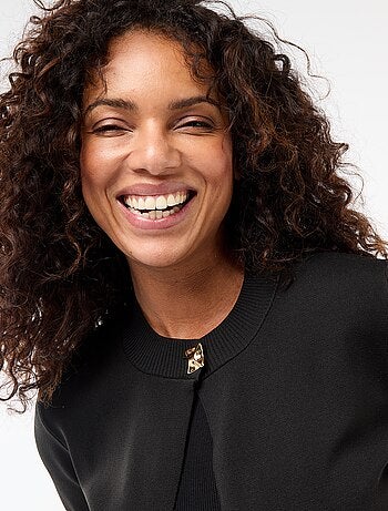 Top de punto con cierre en el cuello