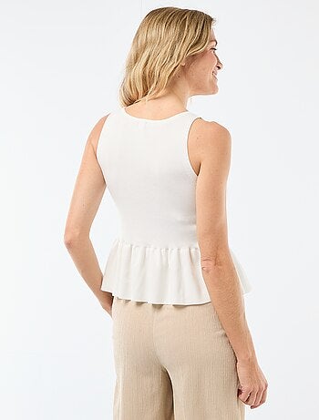 Top de punto fino con abertura abotonada