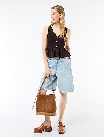 Top de punto fino con abertura abotonada