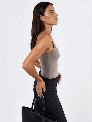 Top de tirantes ajustado de punto con cuello en u busem