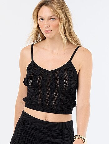 Top de tirantes de ganchillo con flores bordadas