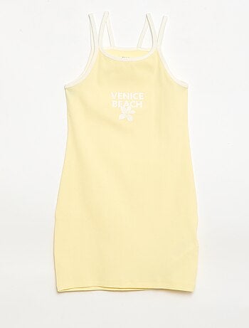 Top de tirantes finos y estampado en el pecho