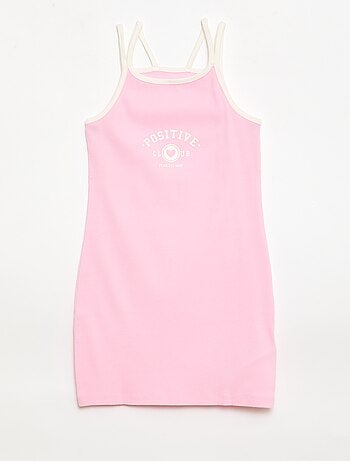 Top de tirantes finos y estampado en el pecho