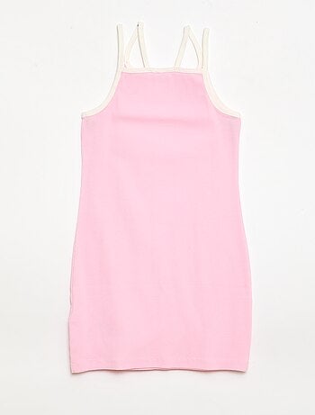 Top de tirantes finos y estampado en el pecho