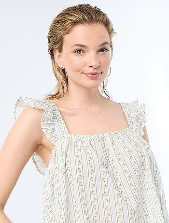 Top estampado con tirantes de volantes