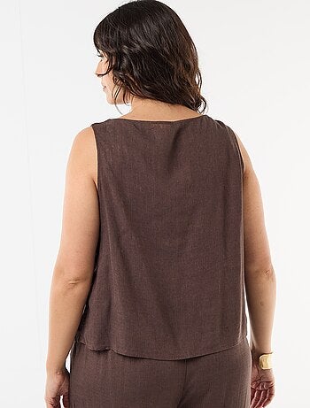 Top fluido de lino mezclado con joyas doradas