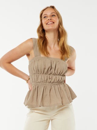 Top liso con tirantes de punto gofrado