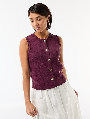 Top sin mangas con botones dorados