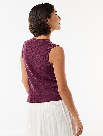 Top sin mangas con botones dorados