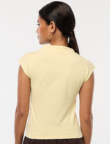Top sin mangas con cuello alto