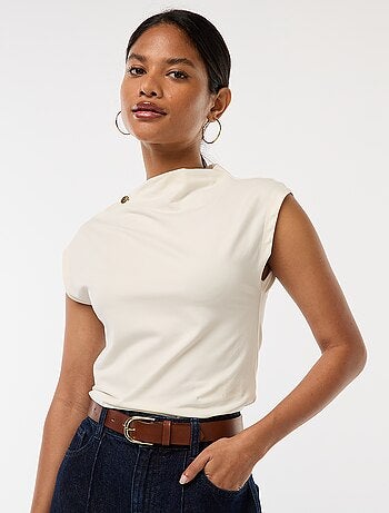 Top sin mangas con cuello alto