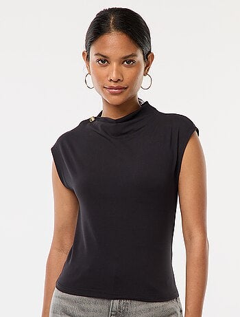 Top sin mangas con cuello alto