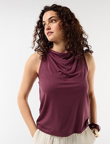 Top sin mangas con escote drapeado