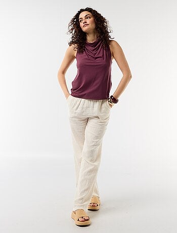 Top sin mangas con escote drapeado