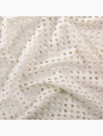 Transparente calado con ojales