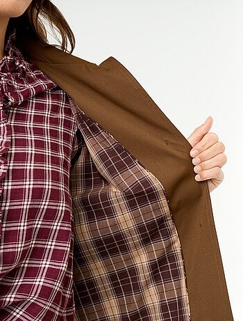 Trench de media longitud con forro interior