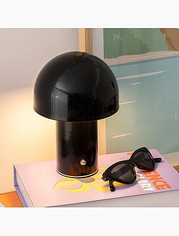 Una luminaria compacta y elegante para una luz ambiental agradable