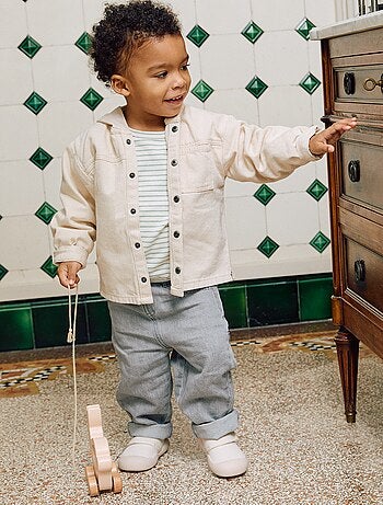 Vaquero ancho con cintura ajustable