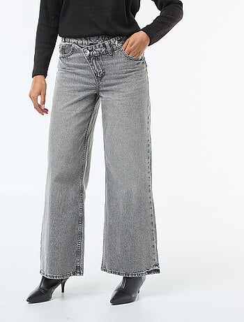 Vaquero ancho con doble abertura abotonada