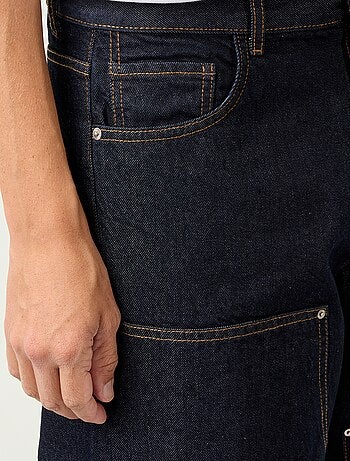 Vaquero baggy liso con apliques de fantasía