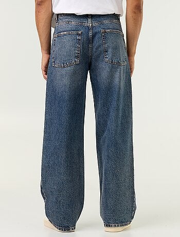 Vaquero baggy liso con apliques de fantasía