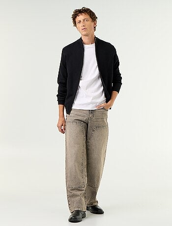 Vaquero baggy liso con apliques de fantasía