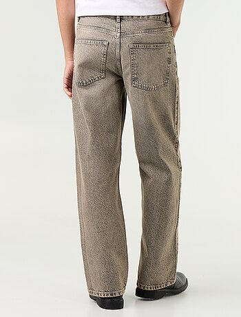 Vaquero baggy liso con apliques de fantasía