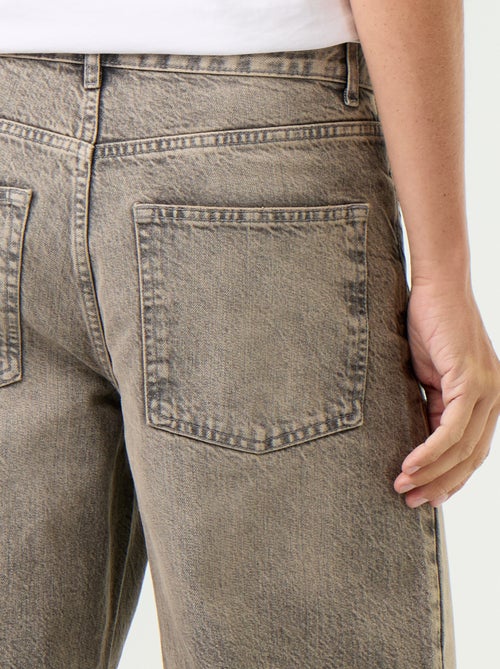 Vaquero baggy liso con apliques de fantasía - Kiabi Vaquero baggy liso con apliques de fantasía - Kiabi