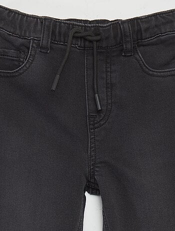 Vaquero con cintura elástica con cordones