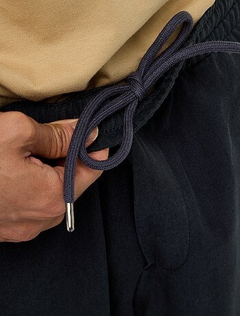 Vaquero con cinturón elástico