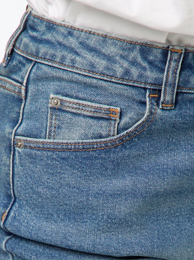 Vaquero con corte mom - L32 Azul - Kiabi