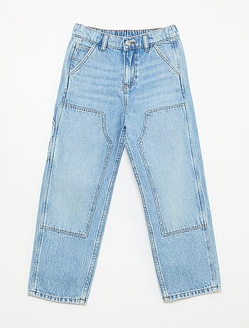 Vaquero con cortes en las rodillas